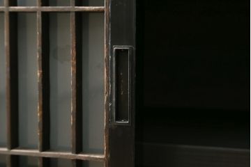 中古　ラフジュ工房オリジナル　古建具リメイク　すりガラス入り　洗練された和の雰囲気を放つサイドボード(書院戸、組子、サイドキャビネット、収納棚、戸棚、食器棚)(R-078870)
