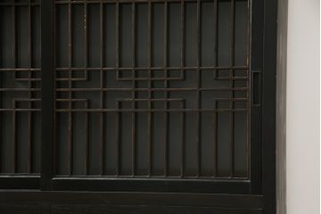 中古　ラフジュ工房オリジナル　古建具リメイク　すりガラス入り　洗練された和の雰囲気を放つサイドボード(書院戸、組子、サイドキャビネット、収納棚、戸棚、食器棚)(R-078871)