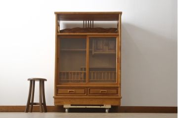 中古　美品!!　屋久杉　美しい杢目が目を惹く上品な佇まいの茶箪笥(茶棚、戸棚、収納棚、飾り棚)(R-078872)