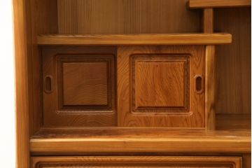 中古　美品!!　屋久杉　美しい杢目が目を惹く上品な佇まいの茶箪笥(茶棚、戸棚、収納棚、飾り棚)(R-078872)