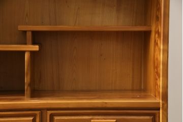 中古　美品!!　屋久杉　美しい杢目が目を惹く上品な佇まいの茶箪笥(茶棚、戸棚、収納棚、飾り棚)(R-078872)