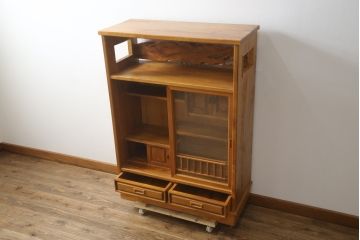 中古　美品!!　屋久杉　美しい杢目が目を惹く上品な佇まいの茶箪笥(茶棚、戸棚、収納棚、飾り棚)(R-078872)