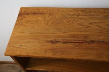 中古　美品!!　屋久杉　美しい杢目が目を惹く上品な佇まいの茶箪笥(茶棚、戸棚、収納棚、飾り棚)(R-078872)