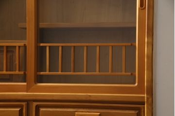中古　美品!!　屋久杉　美しい杢目が目を惹く上品な佇まいの茶箪笥(茶棚、戸棚、収納棚、飾り棚)(R-078872)