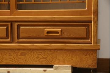 中古　美品!!　屋久杉　美しい杢目が目を惹く上品な佇まいの茶箪笥(茶棚、戸棚、収納棚、飾り棚)(R-078872)
