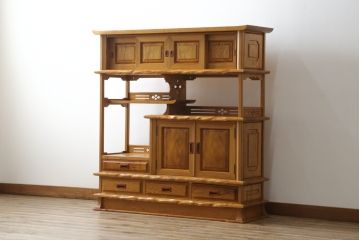 中古　美品!!　屋久杉　無垢材　明るい色味の木肌が美しい飾り棚(収納棚、戸棚、茶棚、違い棚、茶箪笥)(R-078873)