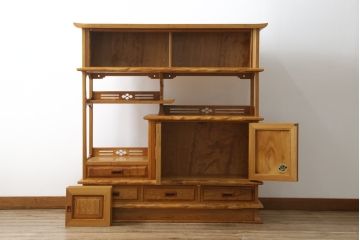 中古　美品!!　屋久杉　無垢材　明るい色味の木肌が美しい飾り棚(収納棚、戸棚、茶棚、違い棚、茶箪笥)(R-078873)