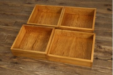 中古　美品!!　屋久杉　無垢材　明るい色味の木肌が美しい飾り棚(収納棚、戸棚、茶棚、違い棚、茶箪笥)(R-078873)