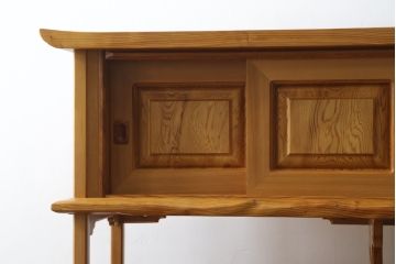 中古　美品!!　屋久杉　無垢材　明るい色味の木肌が美しい飾り棚(収納棚、戸棚、茶棚、違い棚、茶箪笥)(R-078873)