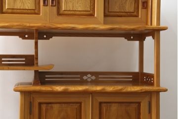 中古　美品!!　屋久杉　無垢材　明るい色味の木肌が美しい飾り棚(収納棚、戸棚、茶棚、違い棚、茶箪笥)(R-078873)