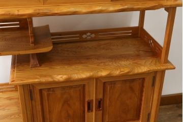 中古　美品!!　屋久杉　無垢材　明るい色味の木肌が美しい飾り棚(収納棚、戸棚、茶棚、違い棚、茶箪笥)(R-078873)