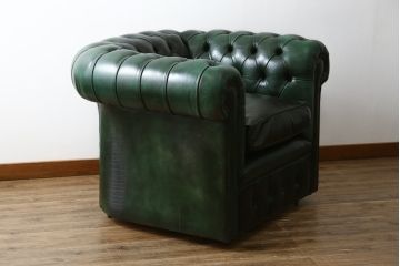 イギリスビンテージ　美品　Lloyd's Antiques(ロイズ・アンティークス)取り扱い　1人掛け　本革　ラグジュアリーな空間を演出するチェスターフィールドソファ(一人掛け、1P、アームソファ、レザーソファ、英国、ヴィンテージ)(R-078875)