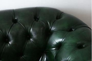 イギリスビンテージ　美品　Lloyd's Antiques(ロイズ・アンティークス)取り扱い　1人掛け　本革　ラグジュアリーな空間を演出するチェスターフィールドソファ(一人掛け、1P、アームソファ、レザーソファ、英国、ヴィンテージ)(R-078875)