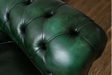 イギリスビンテージ　美品　Lloyd's Antiques(ロイズ・アンティークス)取り扱い　1人掛け　本革　ラグジュアリーな空間を演出するチェスターフィールドソファ(一人掛け、1P、アームソファ、レザーソファ、英国、ヴィンテージ)(R-078875)