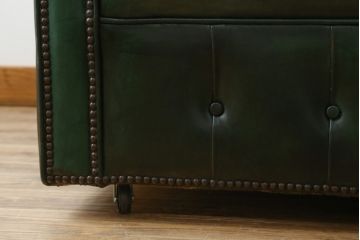 イギリスビンテージ　美品　Lloyd's Antiques(ロイズ・アンティークス)取り扱い　1人掛け　本革　ラグジュアリーな空間を演出するチェスターフィールドソファ(一人掛け、1P、アームソファ、レザーソファ、英国、ヴィンテージ)(R-078875)