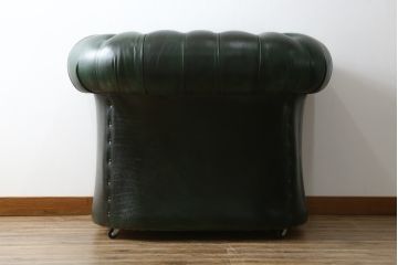 イギリスビンテージ　美品　Lloyd's Antiques(ロイズ・アンティークス)取り扱い　1人掛け　本革　ラグジュアリーな空間を演出するチェスターフィールドソファ(一人掛け、1P、アームソファ、レザーソファ、英国、ヴィンテージ)(R-078875)