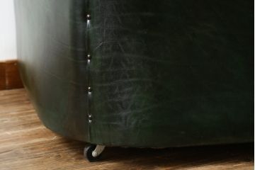 イギリスビンテージ　美品　Lloyd's Antiques(ロイズ・アンティークス)取り扱い　1人掛け　本革　ラグジュアリーな空間を演出するチェスターフィールドソファ(一人掛け、1P、アームソファ、レザーソファ、英国、ヴィンテージ)(R-078875)