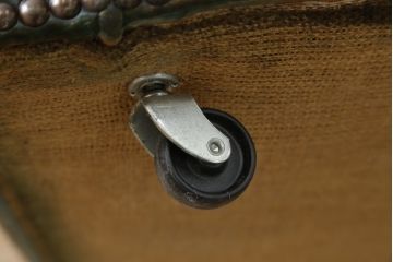 イギリスビンテージ　美品　Lloyd's Antiques(ロイズ・アンティークス)取り扱い　1人掛け　本革　ラグジュアリーな空間を演出するチェスターフィールドソファ(一人掛け、1P、アームソファ、レザーソファ、英国、ヴィンテージ)(R-078875)