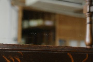 和製アンティーク　最高級　特注品　色ガラス　ステンドグラス入りで豪華な装飾が存在感を放つナラ材のパーラーキャビネット(本箱、ブックケース、収納棚、戸棚、飾り棚、鏡、ミラー)(R-078876)