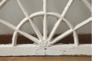 アンティーク建具　希少!!　フランス製　アーチ型のステンドグラス入り明かり取り1枚(明り取り、ステンドガラス、ガラス欄間、窓、仏国)(R-078877)