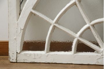 アンティーク建具　希少!!　フランス製　アーチ型のステンドグラス入り明かり取り1枚(明り取り、ステンドガラス、ガラス欄間、窓、仏国)(R-078877)