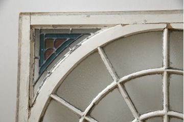 アンティーク建具　希少!!　フランス製　アーチ型のステンドグラス入り明かり取り1枚(明り取り、ステンドガラス、ガラス欄間、窓、仏国)(R-078877)