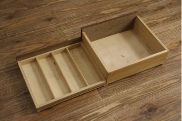 中古　三越家具(現カントリーハウス)　Brugge(ブルージュ)　品のある佇まいが魅力的なキャビネット(収納棚、戸棚、飾り棚、食器棚、カップボード)(R-078879)