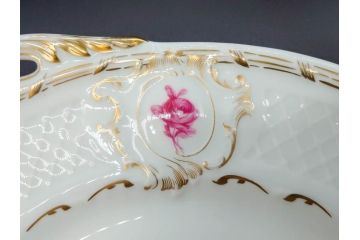 ビンテージ　フランス　LIMOGES(リモージュ)　Georges Boyer(ジョルジュ ボワイエ)　GIRAUD(ジロー)　優雅なデザインが魅力的なプレート3枚セット(ヴィンテージ、薔薇、バラ、ローズ、金彩、花柄、フラワー、大皿、変形皿、取手付き、耳付き、洋食器)(R-078881)