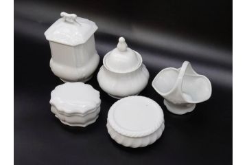 フランス/TRADITION CNP FRANCE　LIMOGES(リモージュ)　ドイツ/KRONESTER BAVARIA(クロネスター ババリア)　白磁　シンプルでどんな食卓にも馴染むシュガーポット2点・バスケット・小物入れ2点セット(菓子器、蓋物、カゴ、籠、洋食器)(R-078882)