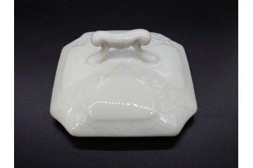 フランス/TRADITION CNP FRANCE　LIMOGES(リモージュ)　ドイツ/KRONESTER BAVARIA(クロネスター ババリア)　白磁　シンプルでどんな食卓にも馴染むシュガーポット2点・バスケット・小物入れ2点セット(菓子器、蓋物、カゴ、籠、洋食器)(R-078882)