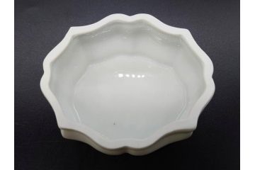 フランス/TRADITION CNP FRANCE　LIMOGES(リモージュ)　ドイツ/KRONESTER BAVARIA(クロネスター ババリア)　白磁　シンプルでどんな食卓にも馴染むシュガーポット2点・バスケット・小物入れ2点セット(菓子器、蓋物、カゴ、籠、洋食器)(R-078882)