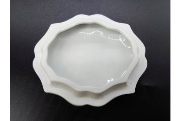 フランス/TRADITION CNP FRANCE　LIMOGES(リモージュ)　ドイツ/KRONESTER BAVARIA(クロネスター ババリア)　白磁　シンプルでどんな食卓にも馴染むシュガーポット2点・バスケット・小物入れ2点セット(菓子器、蓋物、カゴ、籠、洋食器)(R-078882)