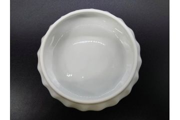 フランス/TRADITION CNP FRANCE　LIMOGES(リモージュ)　ドイツ/KRONESTER BAVARIA(クロネスター ババリア)　白磁　シンプルでどんな食卓にも馴染むシュガーポット2点・バスケット・小物入れ2点セット(菓子器、蓋物、カゴ、籠、洋食器)(R-078882)