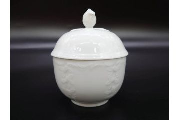 ビンテージ　ドイツ　KAISER(カイザー)　Seltmann Weiden(ゼルトマンヴァイデン)　Eschenbach(エッシェンバッハ)　艶やかな白磁が美しいクリーマー2点&シュガーポット2点&トレーセット(Bavaria、ババリア、MIRABELL、REGINA、ヴィンテージ、ミルクジャー、ミルクポット、ボンボン入れ、洋食器)(R-078884)　