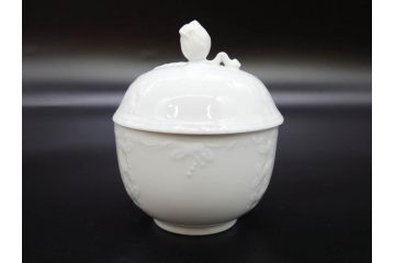 ビンテージ　ドイツ　KAISER(カイザー)　Seltmann Weiden(ゼルトマンヴァイデン)　Eschenbach(エッシェンバッハ)　艶やかな白磁が美しいクリーマー2点&シュガーポット2点&トレーセット(Bavaria、ババリア、MIRABELL、REGINA、ヴィンテージ、ミルクジャー、ミルクポット、ボンボン入れ、洋食器)(R-078884)　