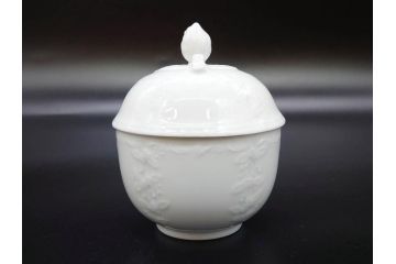 ビンテージ　ドイツ　KAISER(カイザー)　Seltmann Weiden(ゼルトマンヴァイデン)　Eschenbach(エッシェンバッハ)　艶やかな白磁が美しいクリーマー2点&シュガーポット2点&トレーセット(Bavaria、ババリア、MIRABELL、REGINA、ヴィンテージ、ミルクジャー、ミルクポット、ボンボン入れ、洋食器)(R-078884)　