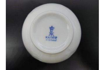 ビンテージ　ドイツ　KAISER(カイザー)　Seltmann Weiden(ゼルトマンヴァイデン)　Eschenbach(エッシェンバッハ)　艶やかな白磁が美しいクリーマー2点&シュガーポット2点&トレーセット(Bavaria、ババリア、MIRABELL、REGINA、ヴィンテージ、ミルクジャー、ミルクポット、ボンボン入れ、洋食器)(R-078884)　
