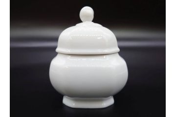 ビンテージ　ドイツ　KAISER(カイザー)　Seltmann Weiden(ゼルトマンヴァイデン)　Eschenbach(エッシェンバッハ)　艶やかな白磁が美しいクリーマー2点&シュガーポット2点&トレーセット(Bavaria、ババリア、MIRABELL、REGINA、ヴィンテージ、ミルクジャー、ミルクポット、ボンボン入れ、洋食器)(R-078884)　