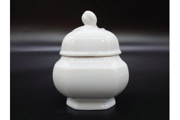 ビンテージ　ドイツ　KAISER(カイザー)　Seltmann Weiden(ゼルトマンヴァイデン)　Eschenbach(エッシェンバッハ)　艶やかな白磁が美しいクリーマー2点&シュガーポット2点&トレーセット(Bavaria、ババリア、MIRABELL、REGINA、ヴィンテージ、ミルクジャー、ミルクポット、ボンボン入れ、洋食器)(R-078884)　