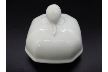 ビンテージ　ドイツ　KAISER(カイザー)　Seltmann Weiden(ゼルトマンヴァイデン)　Eschenbach(エッシェンバッハ)　艶やかな白磁が美しいクリーマー2点&シュガーポット2点&トレーセット(Bavaria、ババリア、MIRABELL、REGINA、ヴィンテージ、ミルクジャー、ミルクポット、ボンボン入れ、洋食器)(R-078884)　