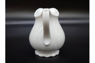 ビンテージ　ドイツ　KAISER(カイザー)　Seltmann Weiden(ゼルトマンヴァイデン)　Eschenbach(エッシェンバッハ)　艶やかな白磁が美しいクリーマー2点&シュガーポット2点&トレーセット(Bavaria、ババリア、MIRABELL、REGINA、ヴィンテージ、ミルクジャー、ミルクポット、ボンボン入れ、洋食器)(R-078884)　