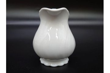 ビンテージ　ドイツ　KAISER(カイザー)　Seltmann Weiden(ゼルトマンヴァイデン)　Eschenbach(エッシェンバッハ)　艶やかな白磁が美しいクリーマー2点&シュガーポット2点&トレーセット(Bavaria、ババリア、MIRABELL、REGINA、ヴィンテージ、ミルクジャー、ミルクポット、ボンボン入れ、洋食器)(R-078884)　