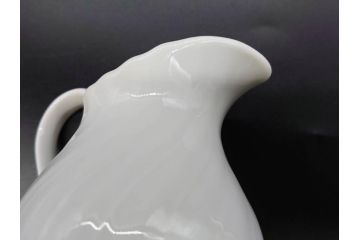ビンテージ　ドイツ　KAISER(カイザー)　Seltmann Weiden(ゼルトマンヴァイデン)　Eschenbach(エッシェンバッハ)　艶やかな白磁が美しいクリーマー2点&シュガーポット2点&トレーセット(Bavaria、ババリア、MIRABELL、REGINA、ヴィンテージ、ミルクジャー、ミルクポット、ボンボン入れ、洋食器)(R-078884)　