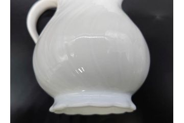 ビンテージ　ドイツ　KAISER(カイザー)　Seltmann Weiden(ゼルトマンヴァイデン)　Eschenbach(エッシェンバッハ)　艶やかな白磁が美しいクリーマー2点&シュガーポット2点&トレーセット(Bavaria、ババリア、MIRABELL、REGINA、ヴィンテージ、ミルクジャー、ミルクポット、ボンボン入れ、洋食器)(R-078884)　