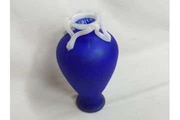 ガラス工芸家 藤田喬平　見惚れるほど鮮やかな瑠璃色の花瓶(手吹き、花器、花入、花生、花器、壷、壺、共箱付き)(R-078886)