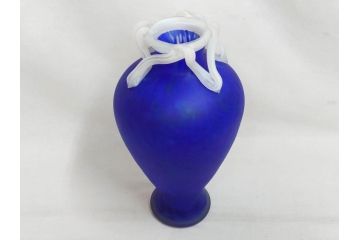 ガラス工芸家 藤田喬平　見惚れるほど鮮やかな瑠璃色の花瓶(手吹き、花器、花入、花生、花器、壷、壺、共箱付き)(R-078886)