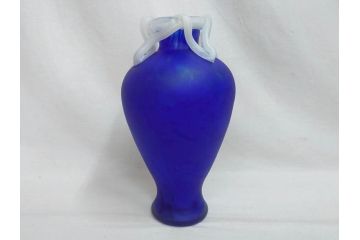 ガラス工芸家 藤田喬平　見惚れるほど鮮やかな瑠璃色の花瓶(手吹き、花器、花入、花生、花器、壷、壺、共箱付き)(R-078886)