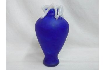 ガラス工芸家 藤田喬平　見惚れるほど鮮やかな瑠璃色の花瓶(手吹き、花器、花入、花生、花器、壷、壺、共箱付き)(R-078886)
