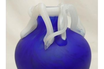 ガラス工芸家 藤田喬平　見惚れるほど鮮やかな瑠璃色の花瓶(手吹き、花器、花入、花生、花器、壷、壺、共箱付き)(R-078886)