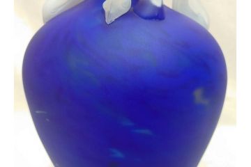 ガラス工芸家 藤田喬平　見惚れるほど鮮やかな瑠璃色の花瓶(手吹き、花器、花入、花生、花器、壷、壺、共箱付き)(R-078886)